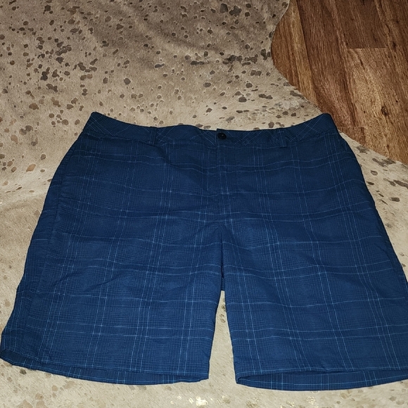 Under Armour Blue Flat Front Shorts Casual Style - Picture 1 of 3